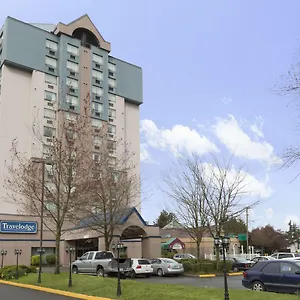 Отель Travelodge By Wyndham Vancouver Airport **